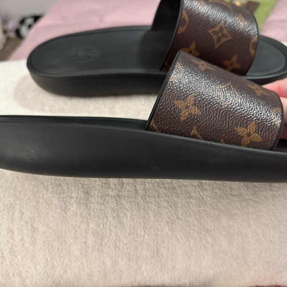 Louis Vuitton Sunbath Flat Mule size 40 like new. Only worn maybe 10 times. - Picture 2 of 10